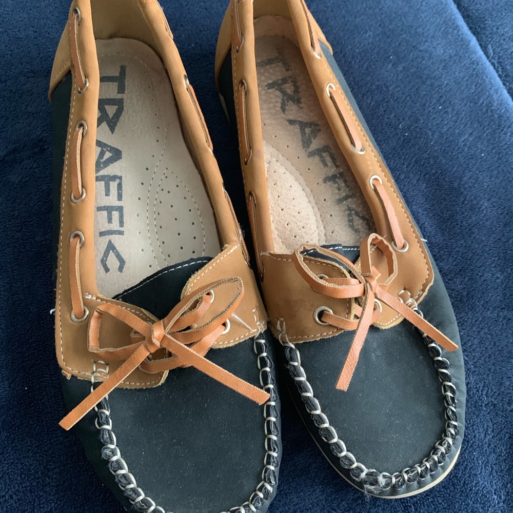 Traffic shoes